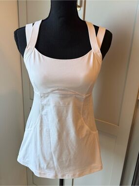 Lululemon Chaturanga Tank White Size 8 Zippered Pocket Built In Bra W1945S